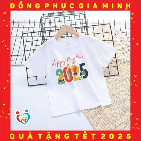 Áo Tết 2025 in biểu tượng may mắn